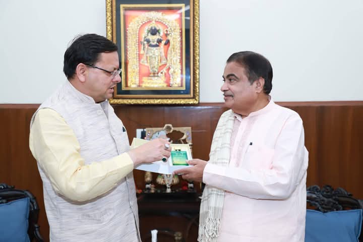 उत्तराखण्ड की अनेक महत्वपूर्ण सड़क एवं अवसंरचना परियोजनाओं को शीघ्र स्वीकृति दिए जाने का अनुरोध किया