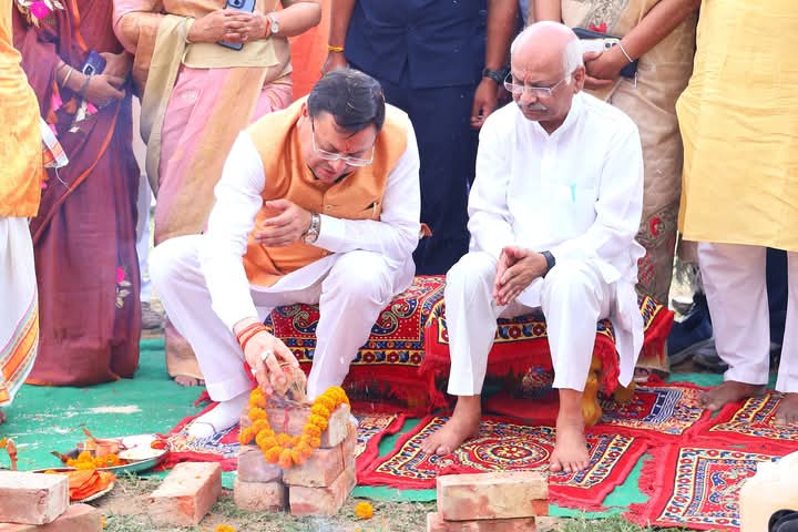सरस्वती विद्या मंदिर के छात्रावास के शिलान्यास