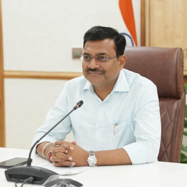 सभी विभागों एवं जनपदों में ई-ऑफिस लागू किया जाए