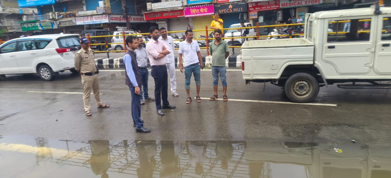 मूसलाधार ​बारिश नहीं डिगा पाई निगम के अफसरों का हौंसला, जलभराव प्रभावित इलाकों में त्वरित एक्शन