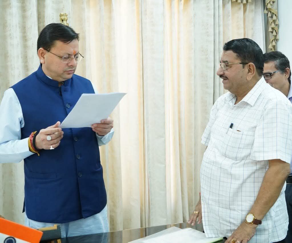धामी से रायपुर विधानसभा क्षेत्र से विधायक उमेश शर्मा काउ ने शिष्टाचार भेंट की