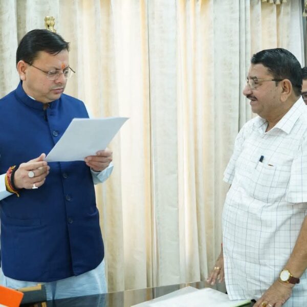 धामी से रायपुर विधानसभा क्षेत्र से विधायक उमेश शर्मा काउ ने शिष्टाचार भेंट की