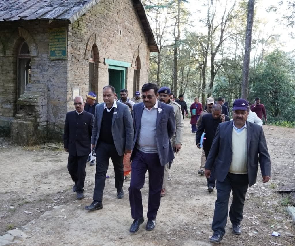 चम्पावत जनपद में विभिन्न स्थलों का स्थलीय निरीक्षण कर विकास और पर्यटन गतिविधियों को गति देने हेतु विस्तृत समीक्षा की