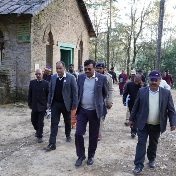 चम्पावत जनपद में विभिन्न स्थलों का स्थलीय निरीक्षण कर विकास और पर्यटन गतिविधियों को गति देने हेतु विस्तृत समीक्षा की