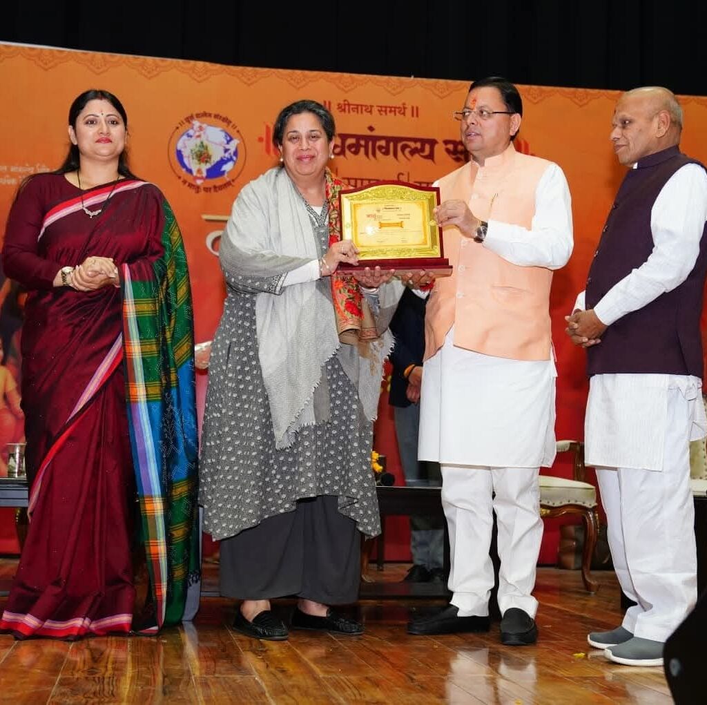 मातृशक्ति का अभिनंदन करते हुए उनके प्रति सम्मान प्रकट किया