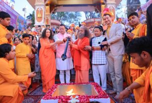 धामी ने योग नगरी परमार्थ निकेतन में आयोजित 38वें अंतर्राष्ट्रीय योग महोत्सव में प्रतिभाग किया