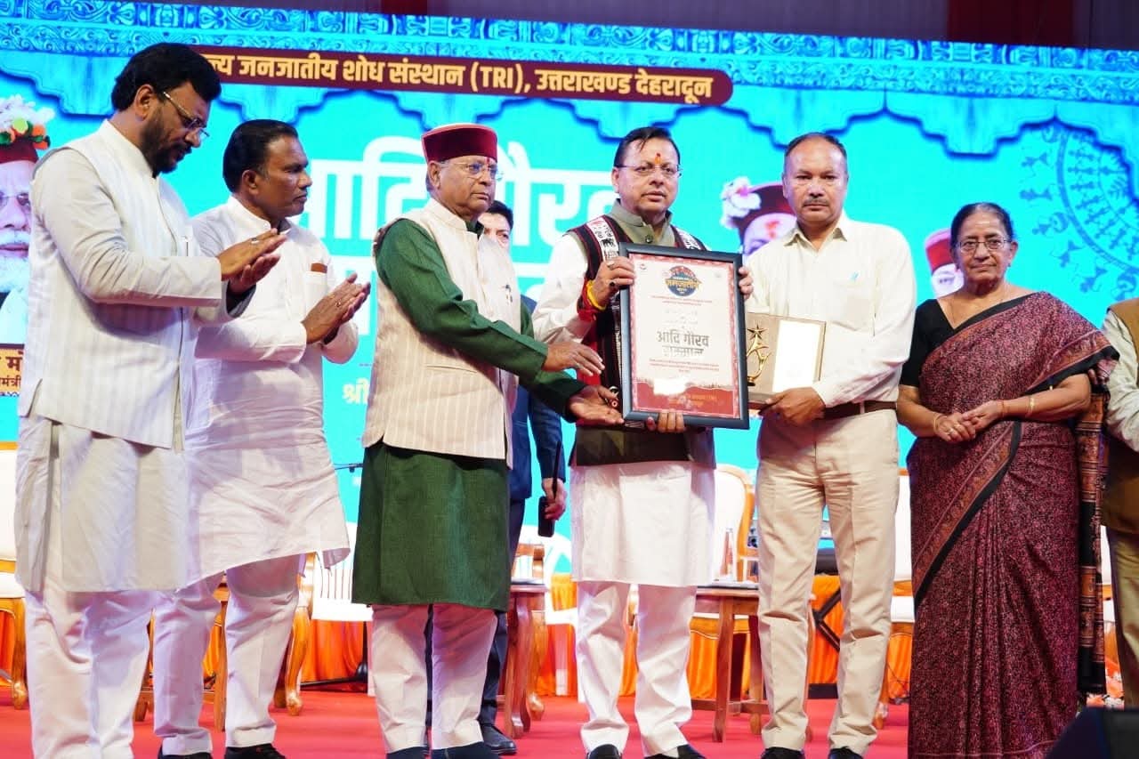 प्रतिनिधियों ने अपनी सांस्कृतिक प्रस्तुतियों और परंपराओं के माध्यम से महोत्सव को राष्ट्रीय स्वरूप प्रदान किया