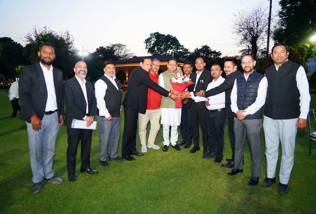 मुख्यमंत्री आवास में बार एसोसिएशन देहरादून के अधिवक्ताओं के एक प्रतिनिधिमंडल ने शिष्टाचार भेंट की