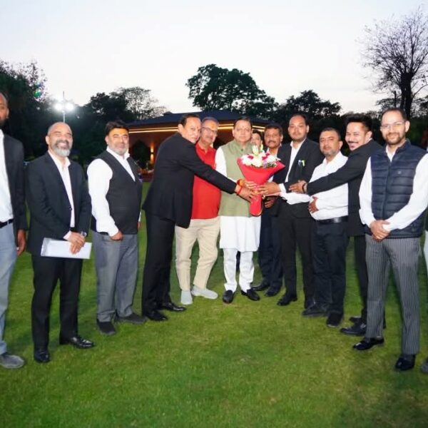 मुख्यमंत्री आवास में बार एसोसिएशन देहरादून के अधिवक्ताओं के एक प्रतिनिधिमंडल ने शिष्टाचार भेंट की