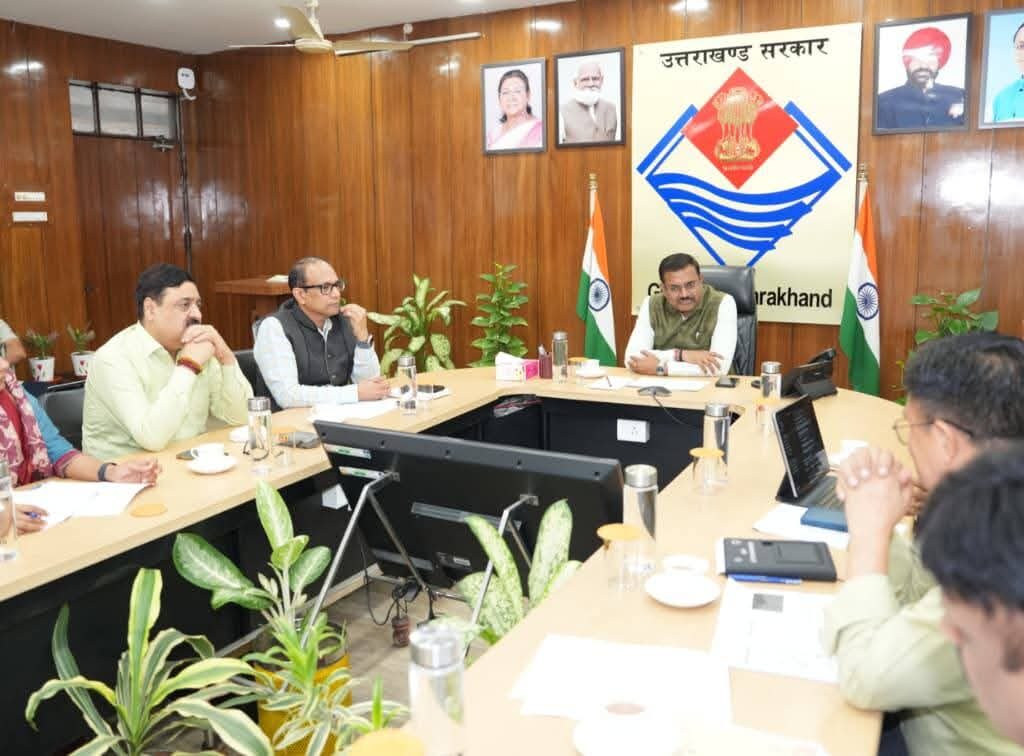 आनन्द बर्द्धन ने सचिवालय में शिक्षा विभाग के अंतर्गत विद्यार्थियों की ट्रैकिंग एवं मैपिंग के संबंध में संबंधित विभागों की बैठक ली