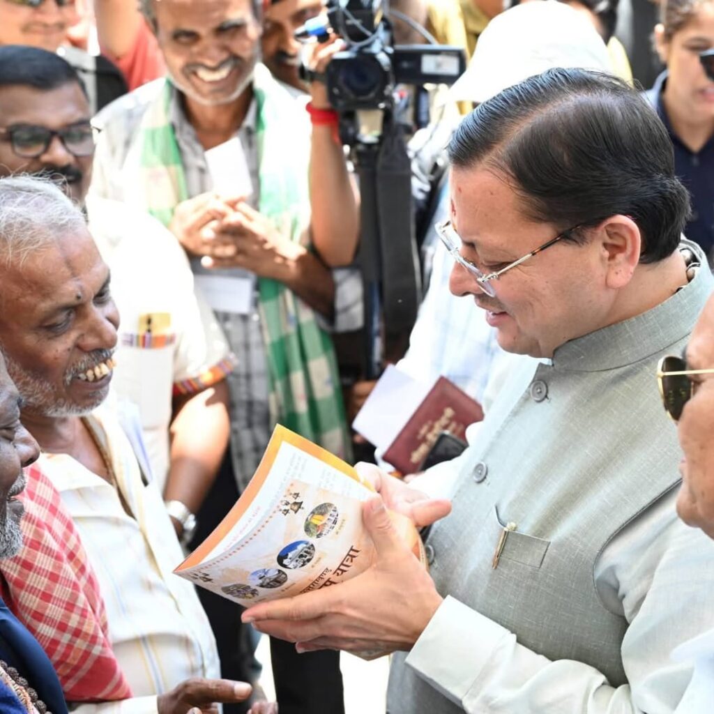 धामी ने ऋषिकेश स्थित ट्रांजिट कैंप का औचक निरीक्षण कर चारधाम यात्रा एवं रजिस्ट्रेशन प्रक्रिया से संबंधित व्यवस्थाओं का जायजा लिया