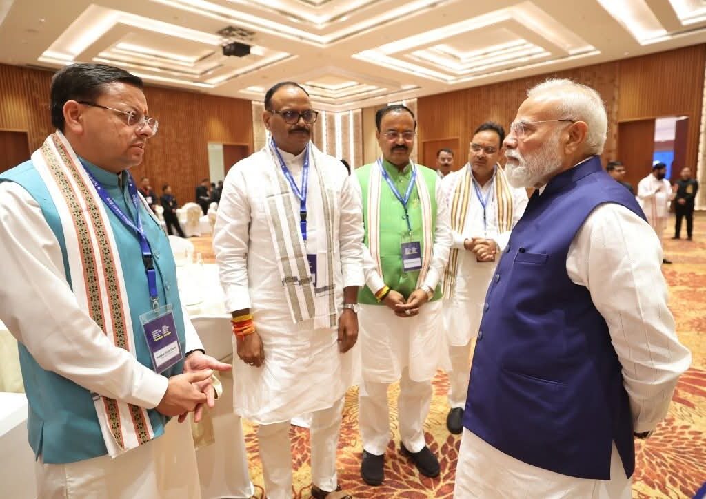 एनडीए कॉन्क्लेव में मुख्यमंत्री धामी ने प्रधानमंत्री मोदी से की भेंट
