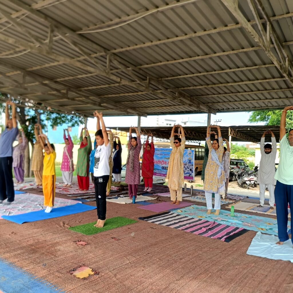 महार्षि विद्या मंदिर में अंतर्राष्ट्रीय योग दिवस उत्साहपूर्वक मनाया गया