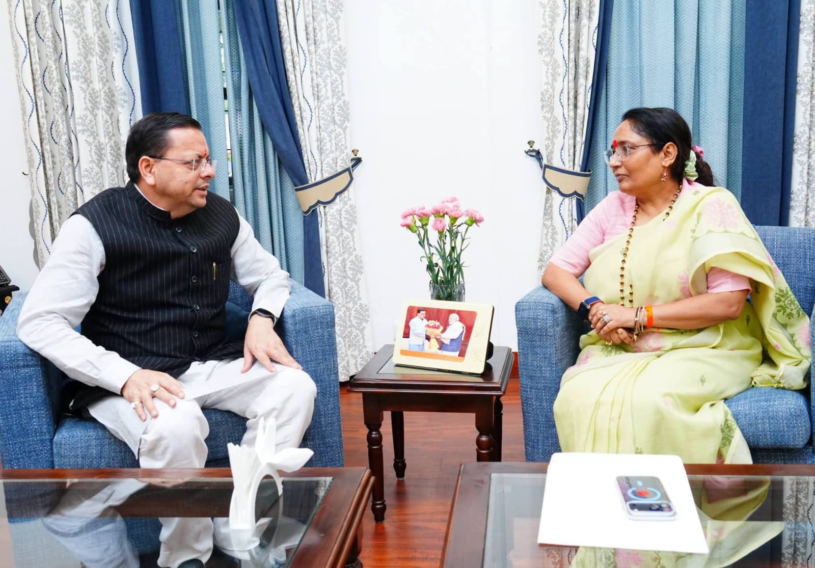 मुख्यमंत्री धामी से विधानसभा अध्यक्ष ऋतु खंडूड़ी ने की शिष्टाचार भेंट