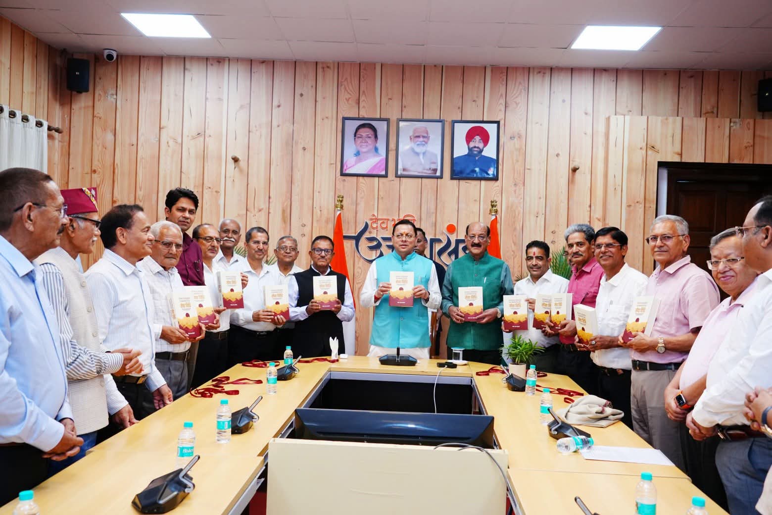 मुख्यमंत्री ने ‘सेवा विधि’ पुस्तक का किया विमोचन