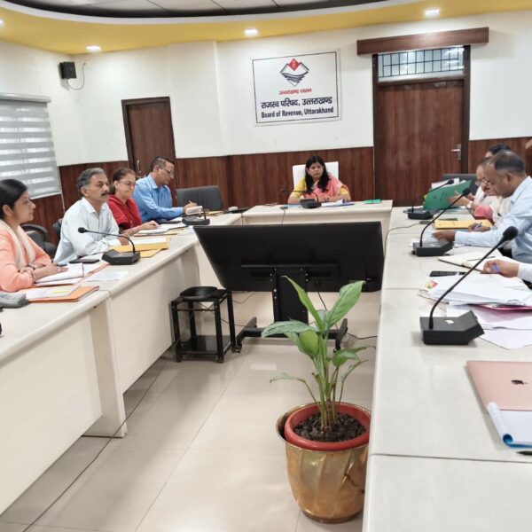 राजस्व पुलिस एवं भूलेख सर्वेक्षण संस्थान के आधुनिकीकरण पर समीक्षा बैठक आयोजित