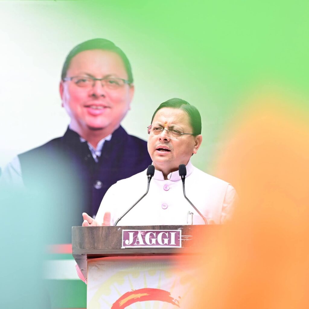 हर घर तिरंगा अभियान में शामिल हुए मुख्यमंत्री धामी, घर-घर तिरंगा फहराने का किया आह्वान