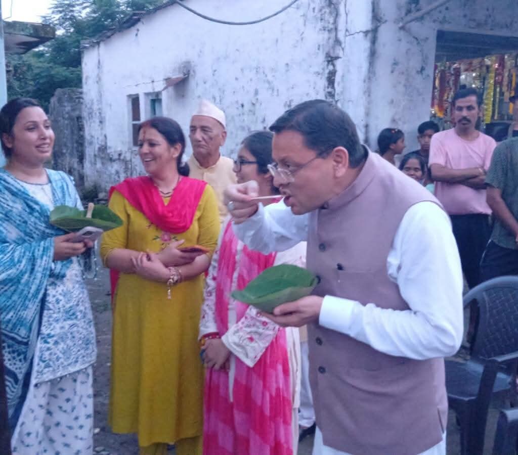 ‘वोकल फॉर लोकल’ को बढ़ावा देने मुख्यमंत्री ने लिया टिक्की का स्वाद
