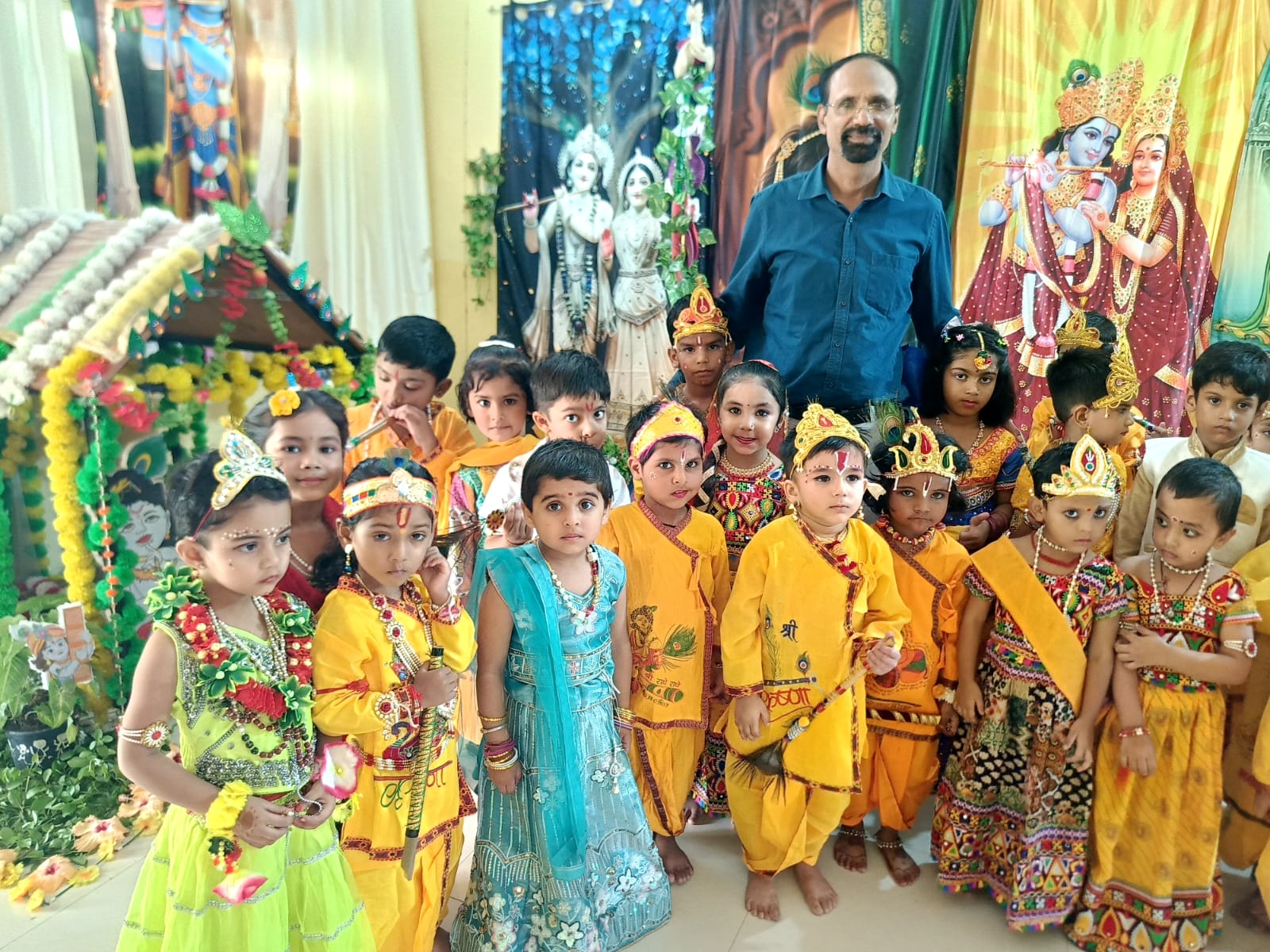 महर्षि विद्या मंदिर में हर्षोल्लास से मनाई गई श्रीकृष्ण जन्माष्टमी