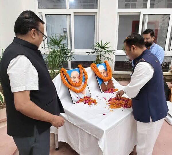 यूएसडीएमए में गांधी जयंती एवं शास्त्री जयंती श्रद्धा के साथ मनाई गई