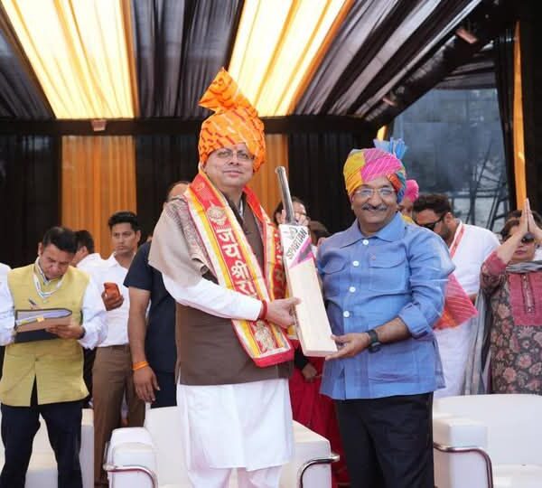 मुख्यमंत्री पुष्कर सिंह धामी ने पंचकुला में ‘नमो क्रिकेट लीग’ में लिया हिस्सा