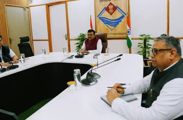 मुख्य सचिव आनन्द बर्द्धन ने लंबित प्रकरणों के शीघ्र निस्तारण के दिए निर्देश