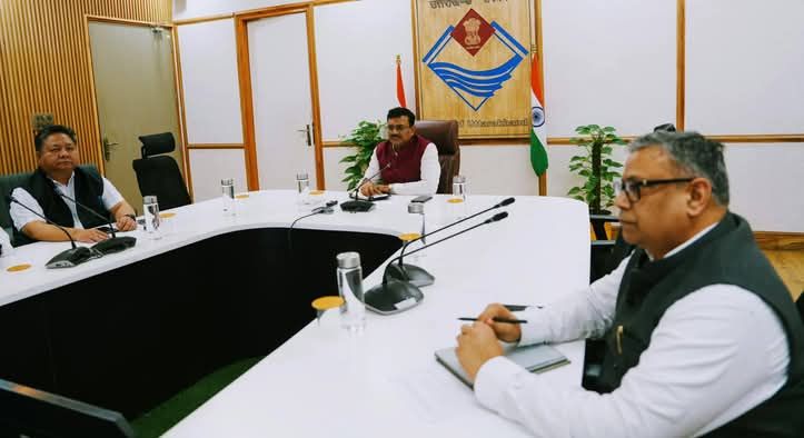 मुख्य सचिव आनन्द बर्द्धन ने लंबित प्रकरणों के शीघ्र निस्तारण के दिए निर्देश