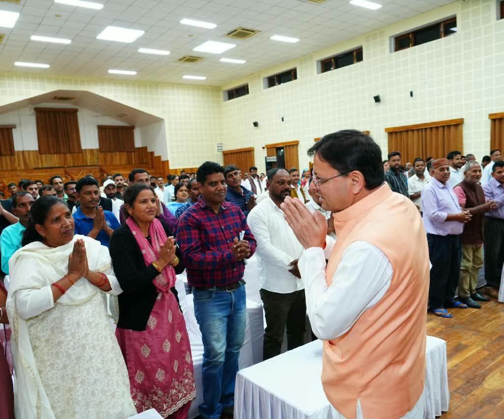 सीएम धामी ने एससी-एसटी समाज के लोगों से किया संवाद, समस्याओं के शीघ्र समाधान के दिए निर्देश