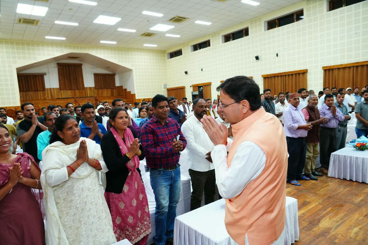 सीएम धामी ने एससी-एसटी समाज के लोगों से किया संवाद, समस्याओं के शीघ्र समाधान के दिए निर्देश